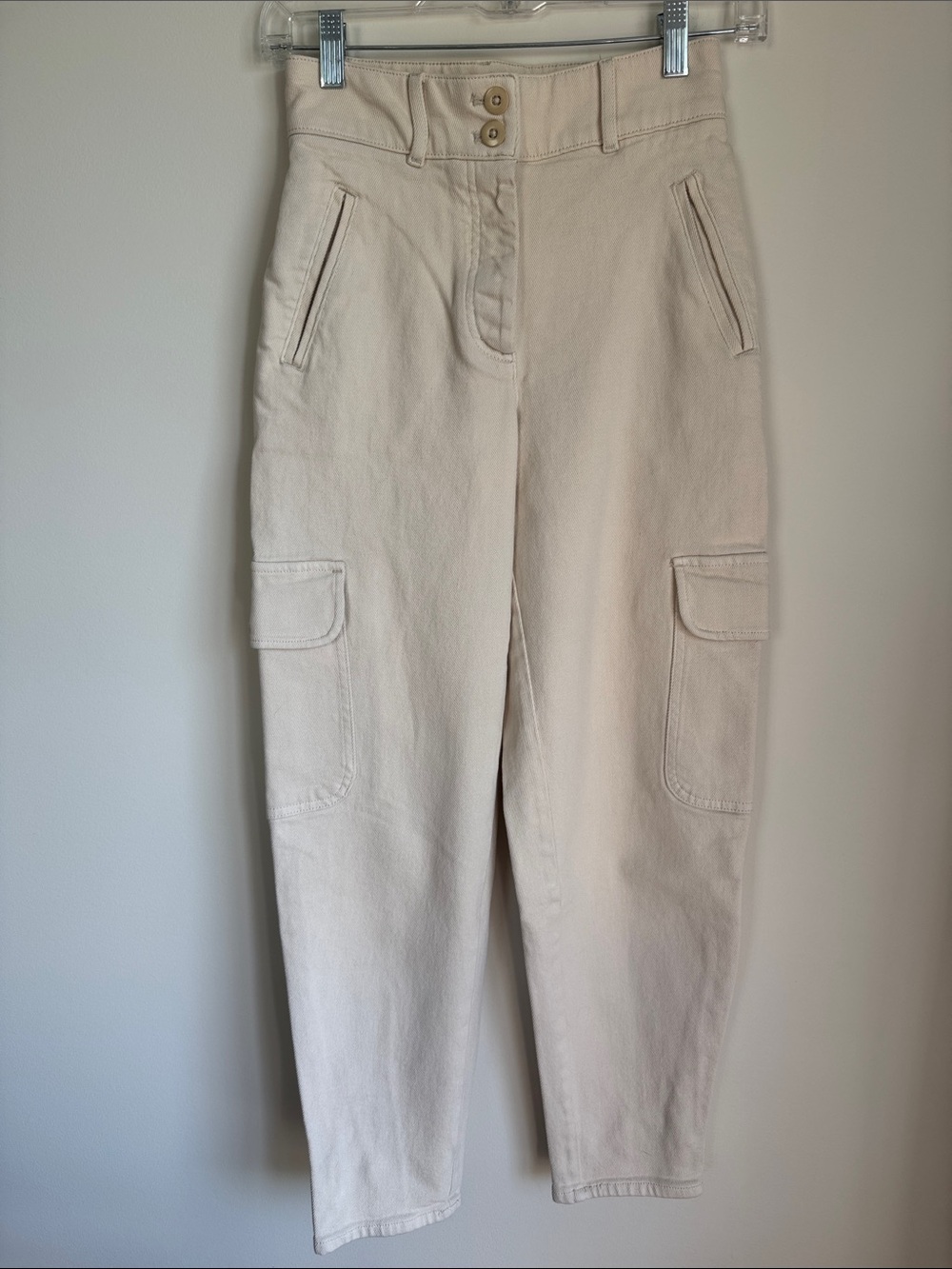Wilfred Free High-Waist Cargo Pants in Light Cream
